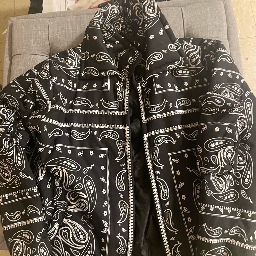 LRG and very much swagg😍 its A large Luxury LRG jacket! Perfect for spring